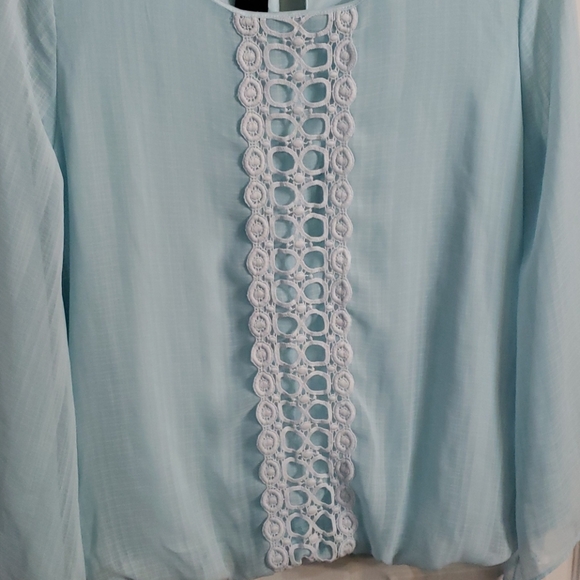 BY & BY BELL SLEEVE TOP - Picture 5 of 7